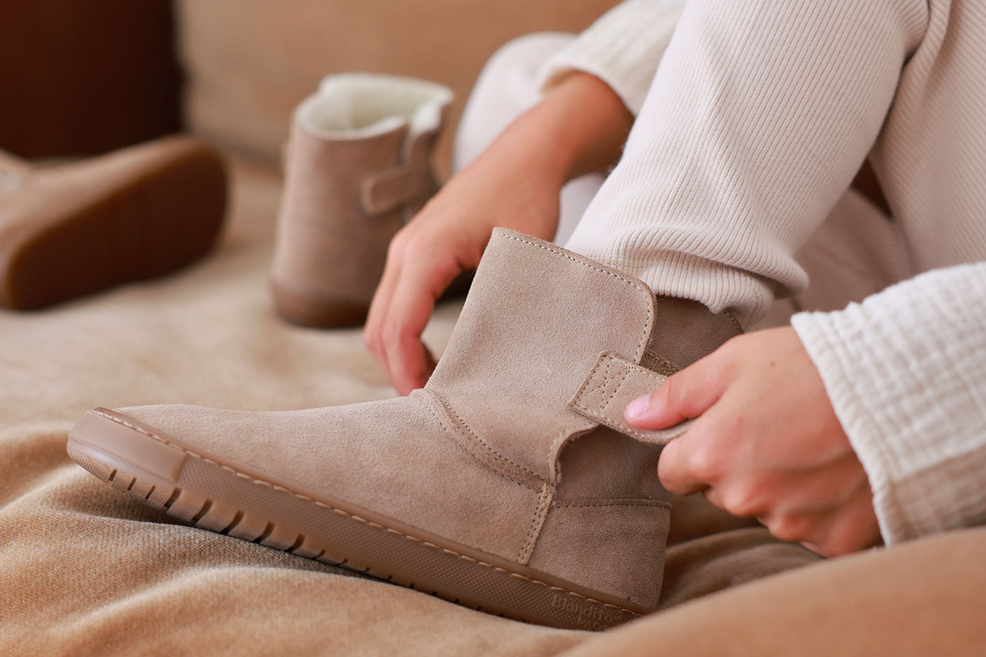bottines fourrées barefoot beige pour enfant d e la marque Blanditos 