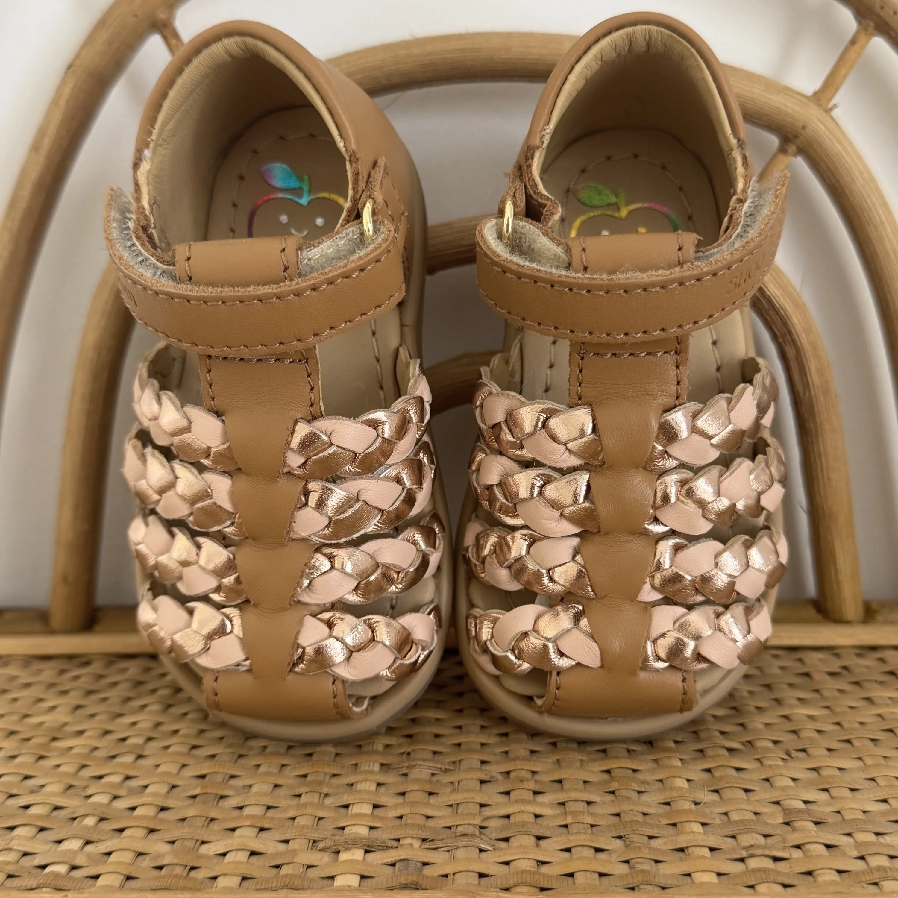 sandales fermées Tity Wowo Camel Multi Shoo Pom